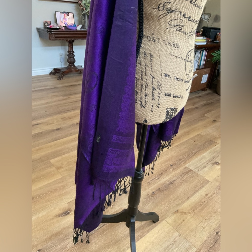 Acrylic Shawl/Wrap - Picture 3 of 7